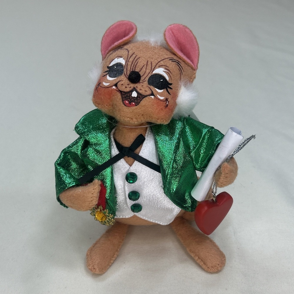 NWT Annalee 6" Wizard Of Oz Mouse Holding Diploma, Medal, Heart